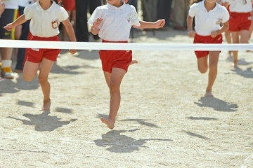 幼稚園運動会のかけっこ