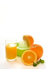 オレンジとオレンジジュース　白バック　