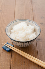 お茶碗によそってある白米