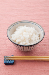 お茶碗によそってある白米
