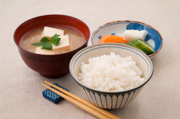 ご飯とお味噌汁