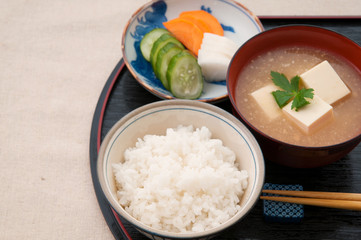 ご飯とお味噌汁