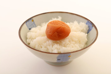 一膳のご飯と梅干