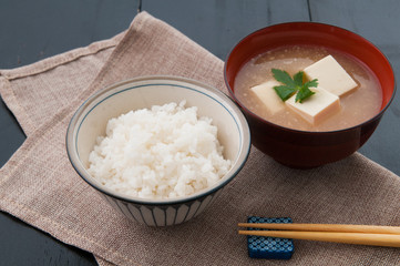 ご飯とお味噌汁