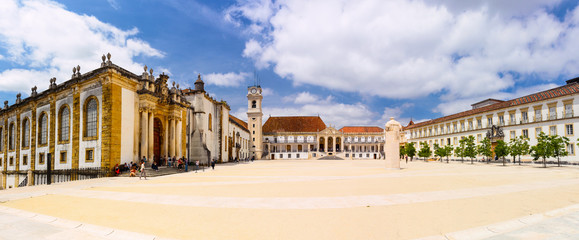 Fototapeta na wymiar Coimbra university