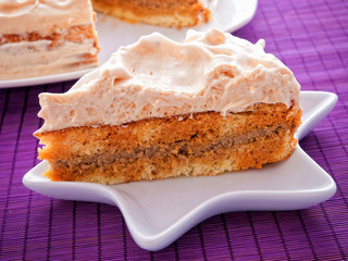 Cake with vanilla frosting