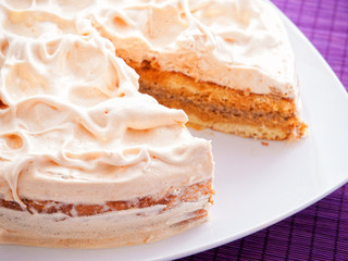 Cake with vanilla frosting