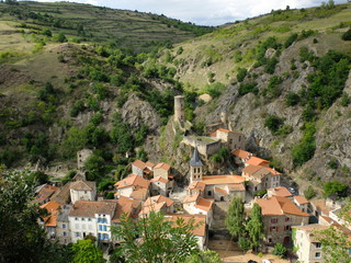 Fototapeta na wymiar De Courgoul à St Floret (Auvergne)