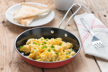 Scrambled egg with bread.