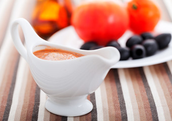 Tomato sauce with olives