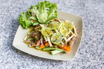 Lemon salad with BBQ meat