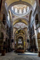 Fototapeta premium Intérieur de la cathédrale Sainte-Marie-Majeure de Marseille