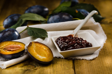 Marmellata di prugne, fuoco selettivo