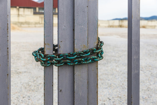 Fence closed with a chain