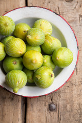 Green figs on a rustic table