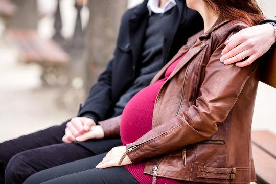 Couple attendant un enfant