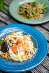 thai spicy papaya salad