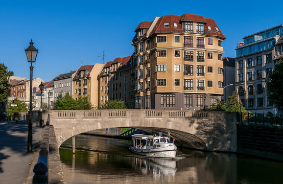 Historische Gr&uuml;nstra&szlig;enbr&uuml;cke in Berlin-Mitte