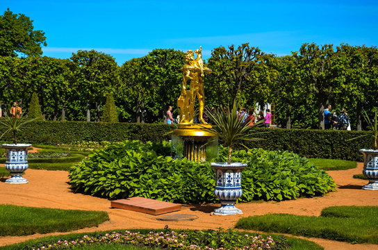 Фонтан-колокол со статуей "Фавн с козлёнком" Санкт Петербург, Петергоф - Fountain bell with a statue of "the Faun with kid" St. Petersburg, Peterhof