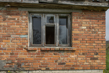 Fototapeta na wymiar window in old mansion building