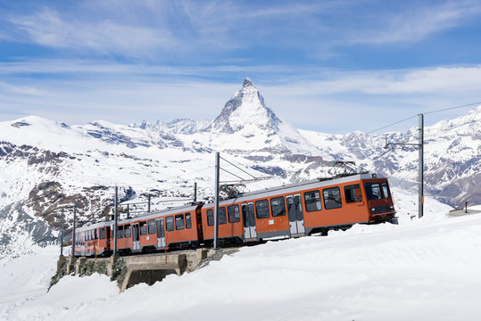 Fototapeta Zermatt, Switzerland - December 31, 2014-The train of Gonergratbahn running to the Gornergrat station in the famous touristic place with clear view to Matterhorn.