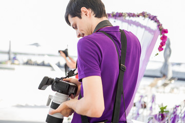 wedding photographer in action