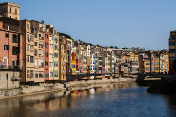 Цветные дома Жироны, Испания, Каталония - obrazy, fototapety, plakaty