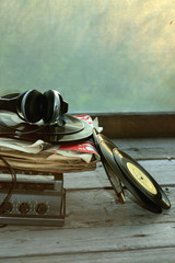 retro vinyl record player headphones