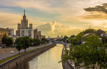 Obraz premium Golden hour in Moscow | Золотой час в Москве