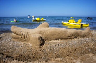 Sandskulptur am Strand