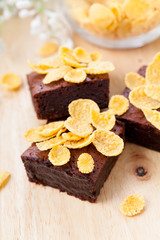 Chocolate brownies with corn flakes