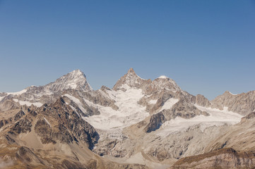 Zermatt, Dorf, Bergdorf, Alpen, Schweizer Alpen, Walliser Berge, Ober Gabelhorn, Wellenkuppe, Dent Blanche, Wanderweg, Wanderferien, Gletscher, Wallis, Sommer, Schweiz
