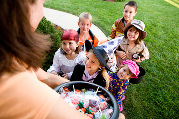Fototapeta premium Halloween: Kids Excited to Trick Or Treat