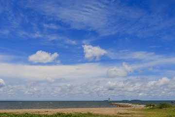 Fototapeta na wymiar Beach sky cloudy