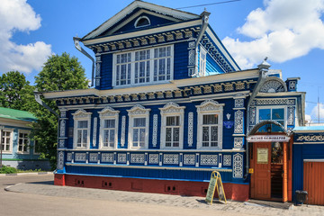 Дом с наличниками