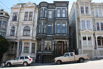 Fototapeta na wymiar Rue en pente à San Francisco, USA