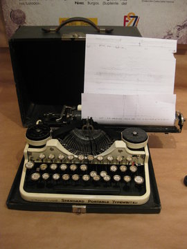 Maquina de escribir, fotocopiadora.   