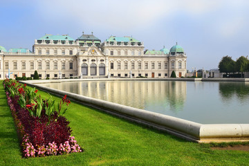 Fototapeta premium park and baroque palace Upper Belvedere, Vienna, Austria