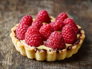 tart with raspberries