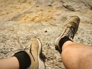 Assis sur un rocher