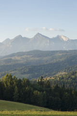 Hawrań  i Tatry Bielskie, widok z Przełęczy nad Łapszanką