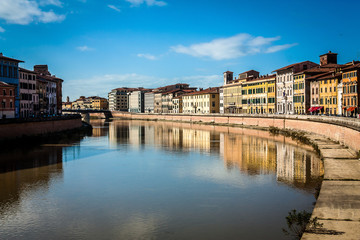 Fototapeta na wymiar Pisa - Wunderschöner Blick von der Ponte di Mezzo auf den Arno