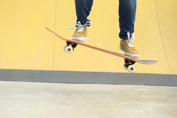 Fototapeta na wymiar skateboarding at skatepark