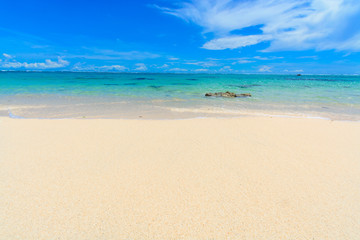 Obraz premium White sandy beach