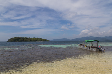 Fototapeta na wymiar Small diving boat in the Solomon Islands