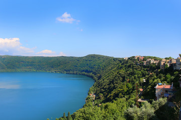 Fototapeta na wymiar Volcanic lake Nemi in Italy