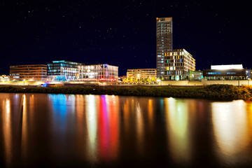 Weser Quartier Bremen bei Nacht