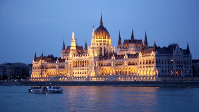 Ship passing by House of the Country, Budapest