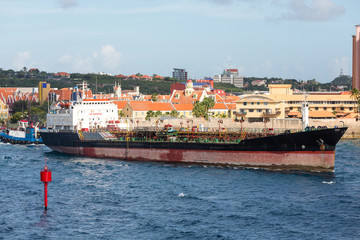 Fototapeta na wymiar Tug Pushing Tanker in Curacao