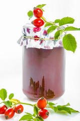 confiture de baies d'églantier